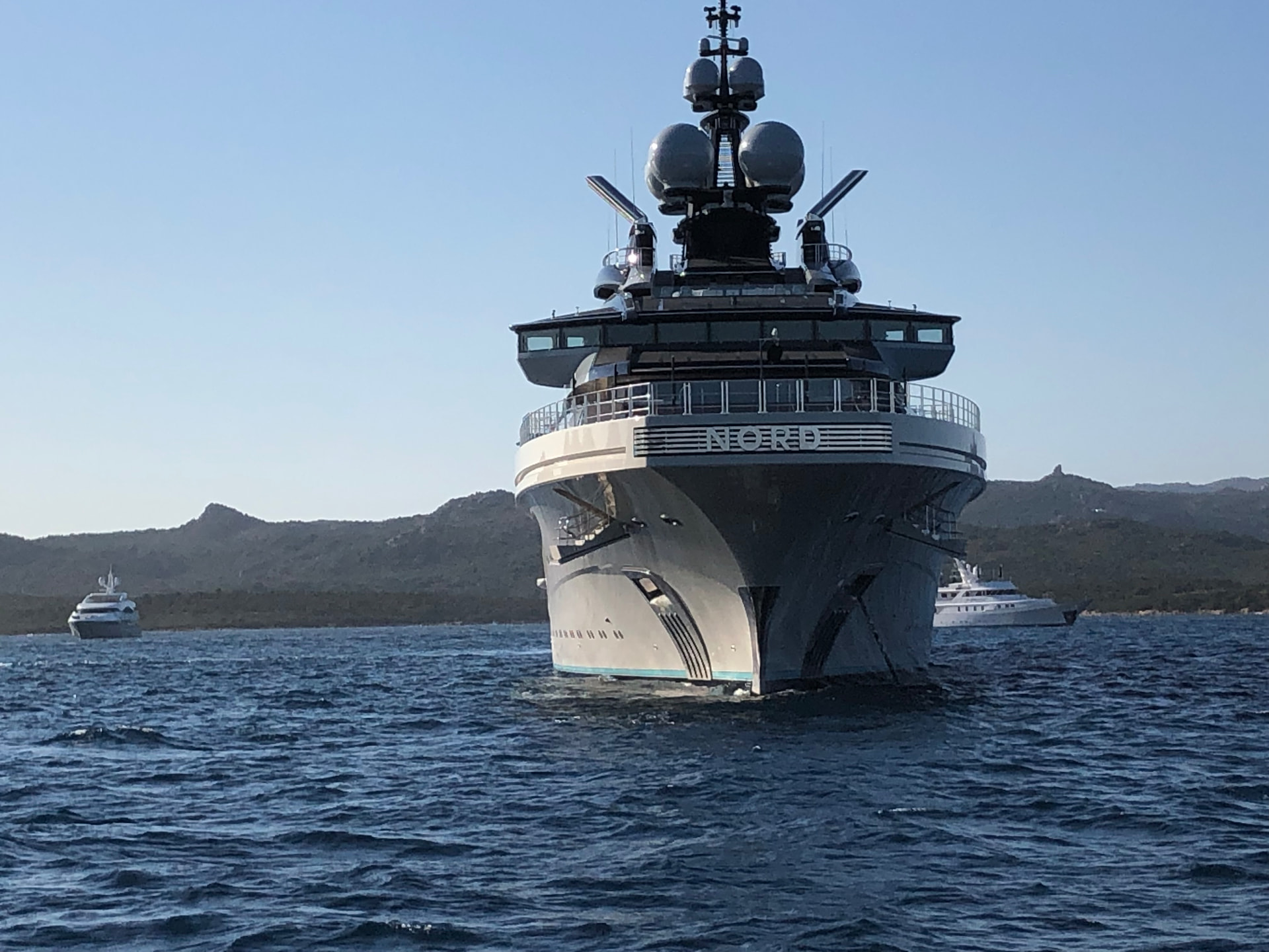 Expedition yacht seen head-on at anchor